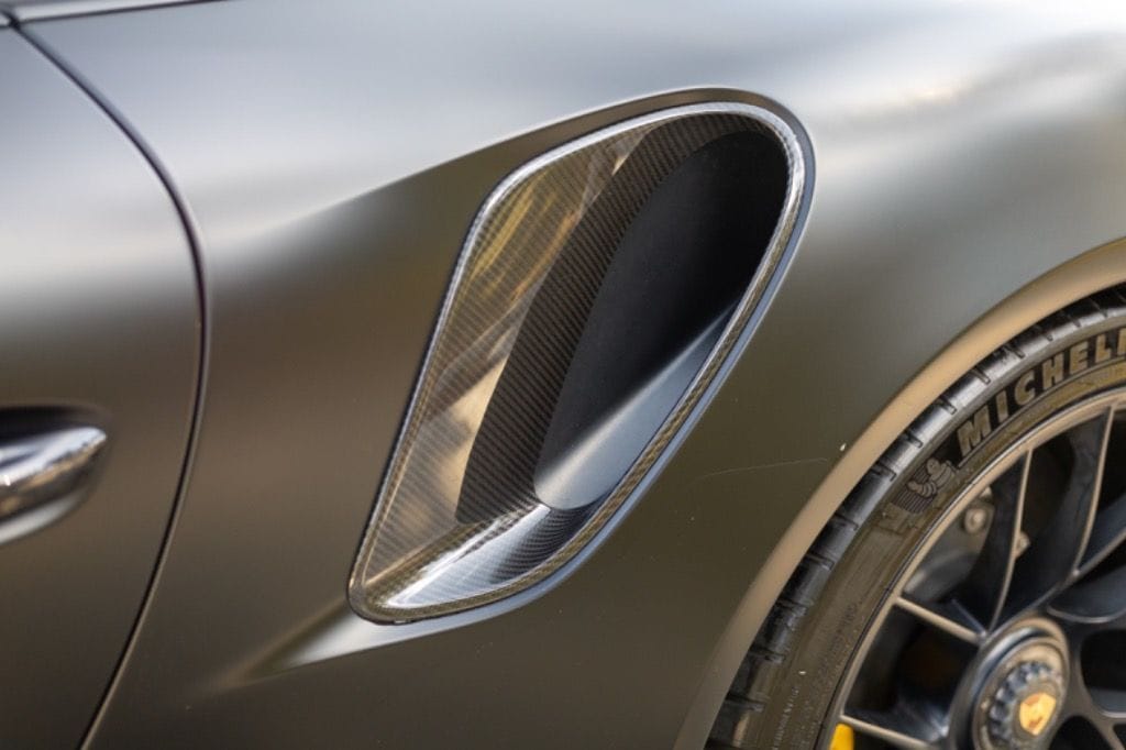 Sportwagen mit mattem Lackschutzfolienfinish