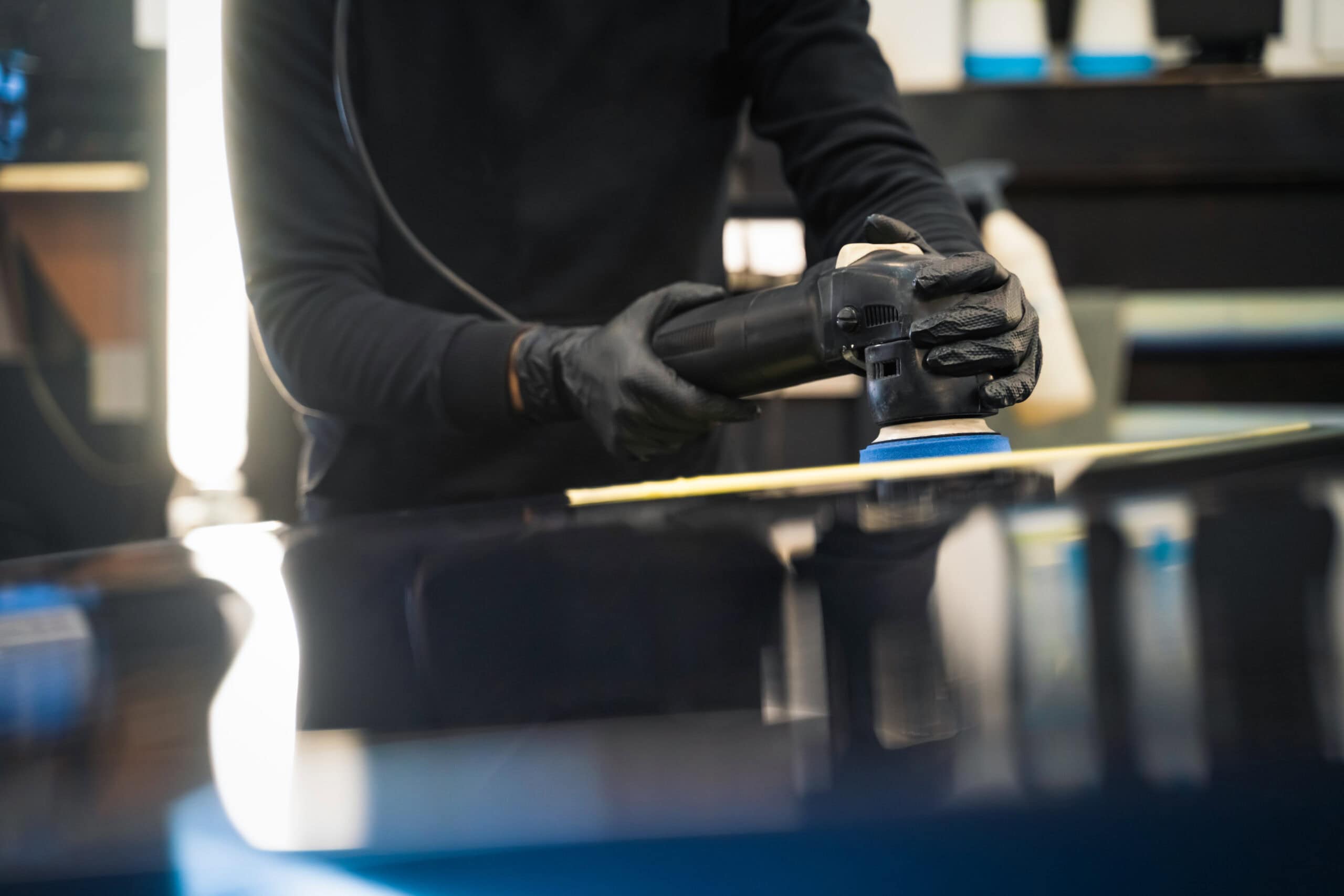 Professionelles Polieren von Autolacken. Autopflegeprozess